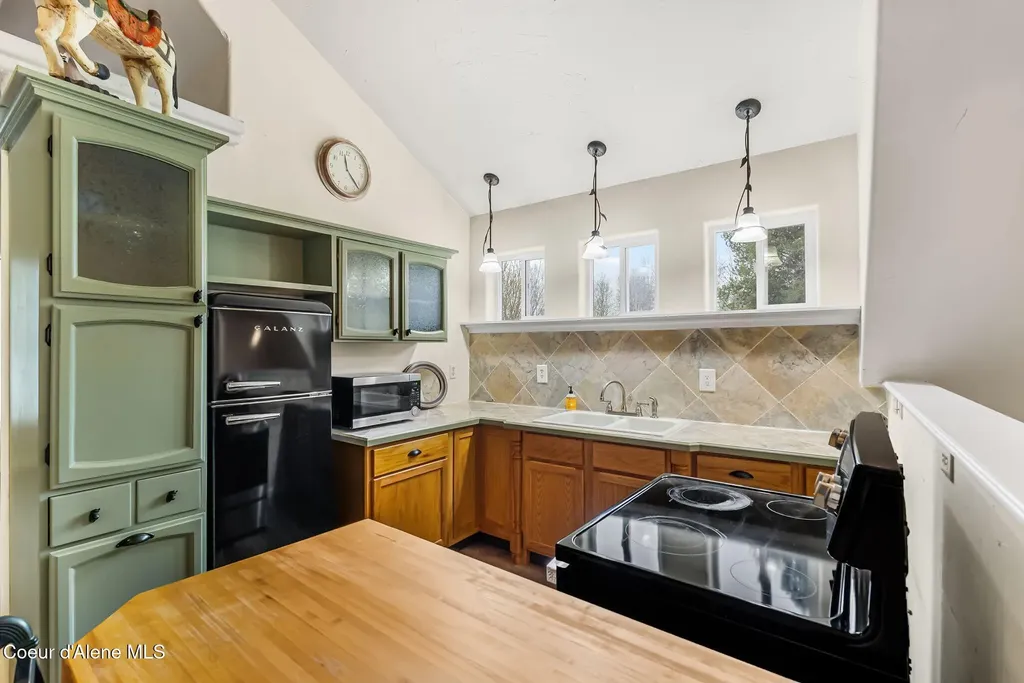 966 N Kootenai Road Sandpoint ID 83864