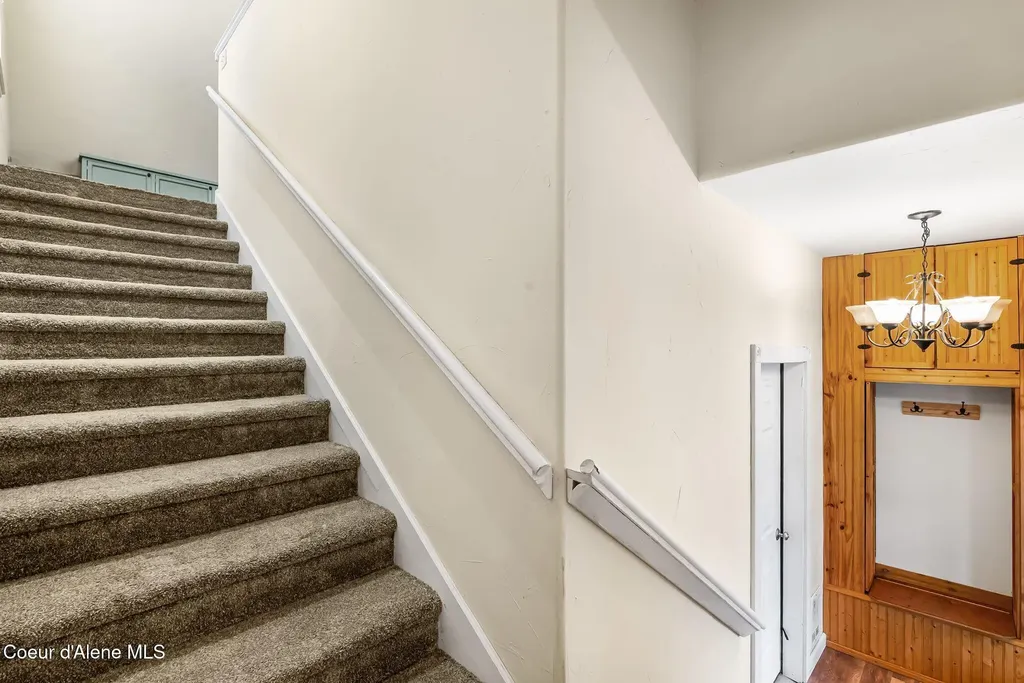 966 N Kootenai Road Sandpoint ID 83864