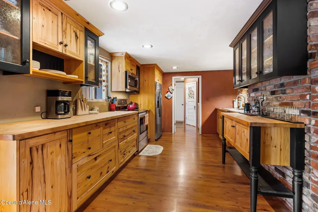 966 N Kootenai Road Sandpoint ID 83864