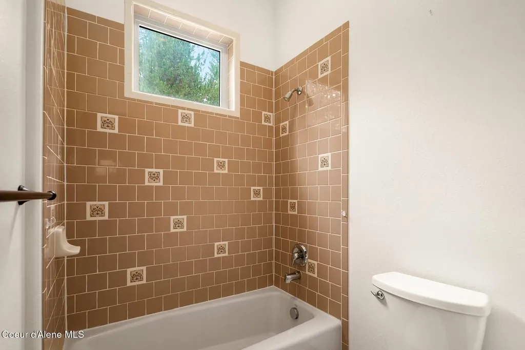 7001 E Chattaroy Road Chattaroy WA 99003