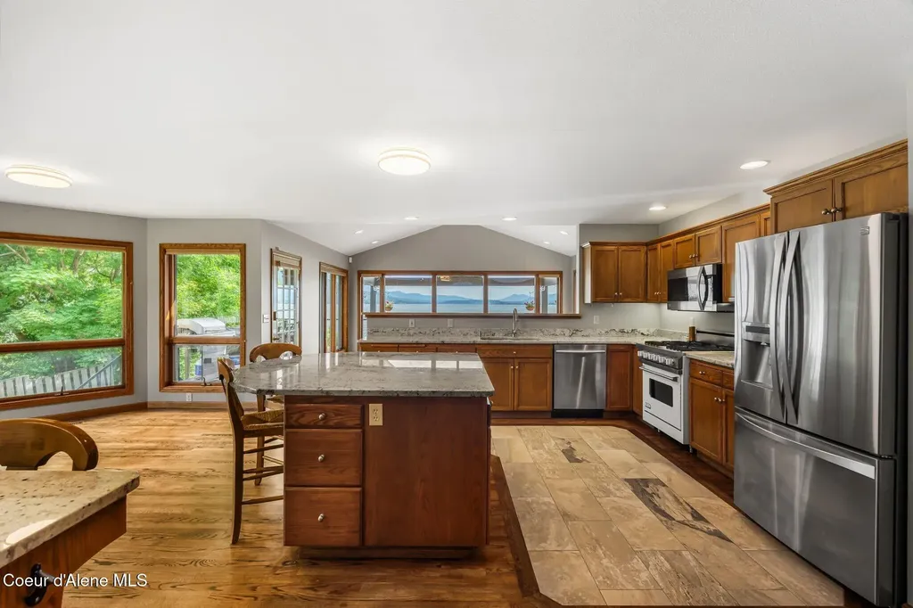 540 Ponder Pt Drive Sandpoint ID 83864