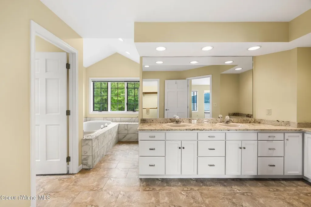 540 Ponder Pt Drive Sandpoint ID 83864