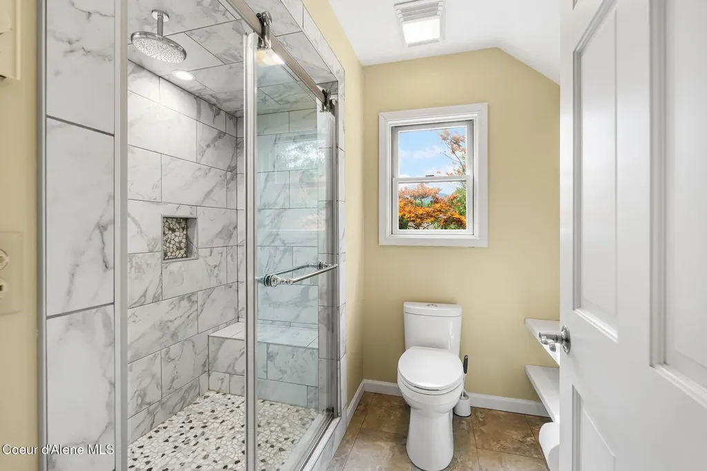 540 Ponder Pt Drive Sandpoint ID 83864