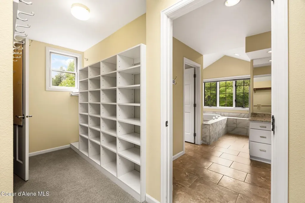 540 Ponder Pt Drive Sandpoint ID 83864