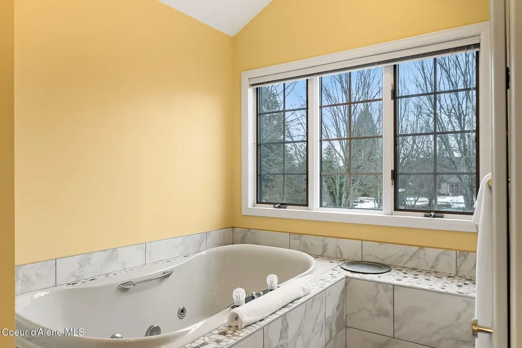 540 Ponder Point Drive Sandpoint ID 83864