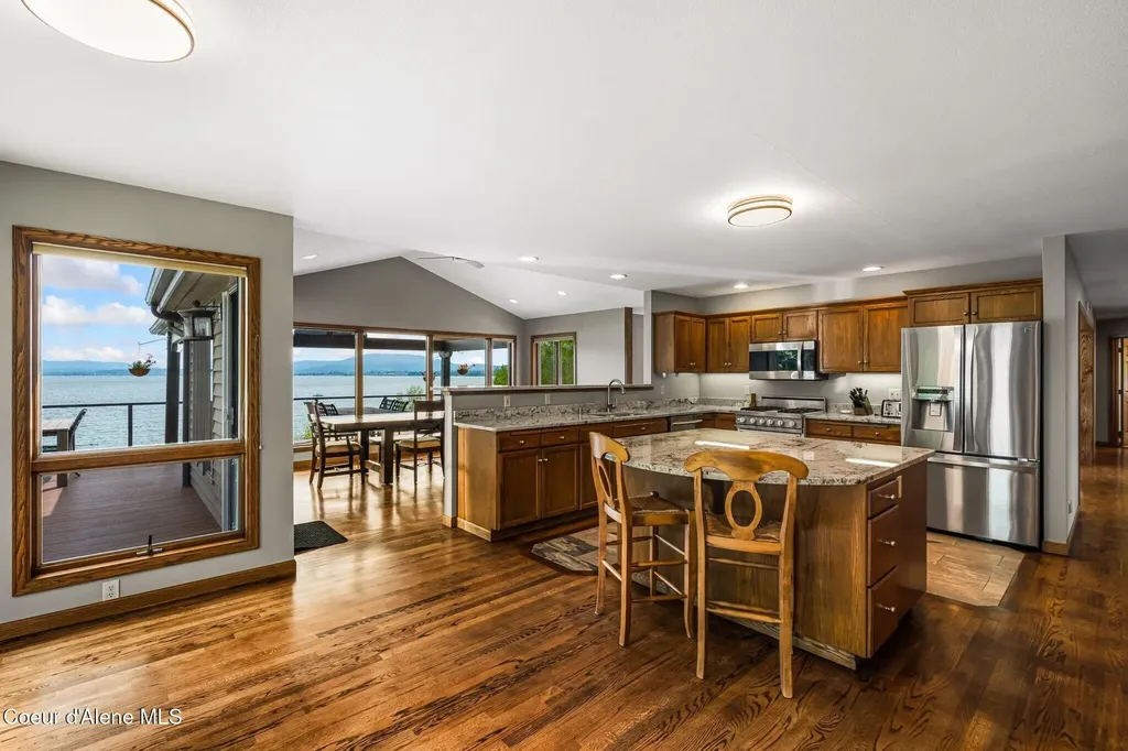540 Ponder Pt Drive Sandpoint ID 83864