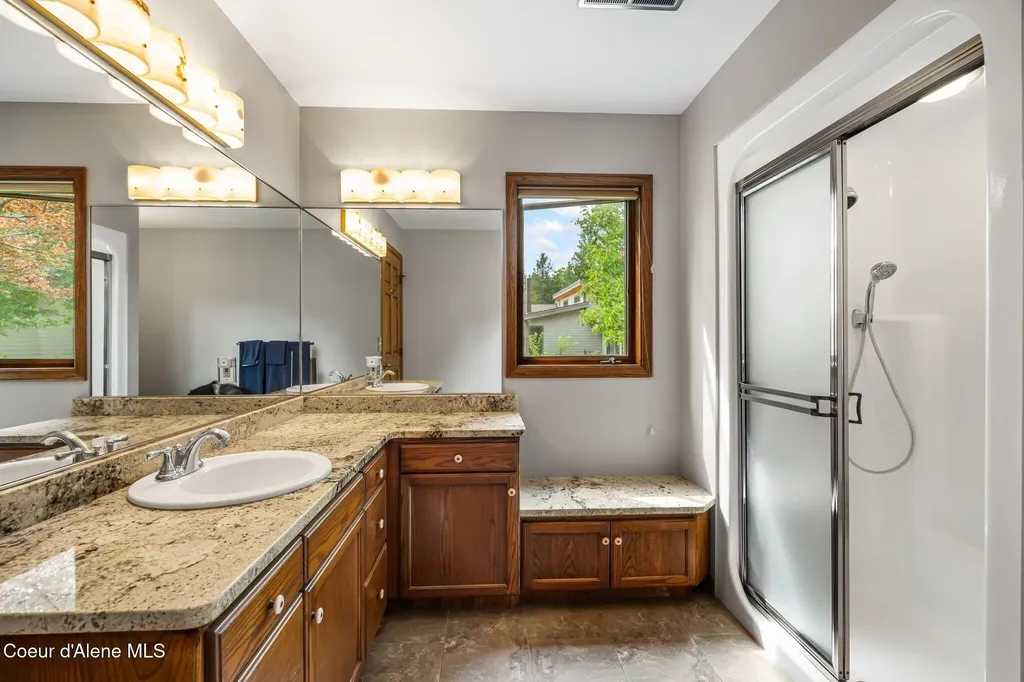 540 Ponder Pt Drive Sandpoint ID 83864