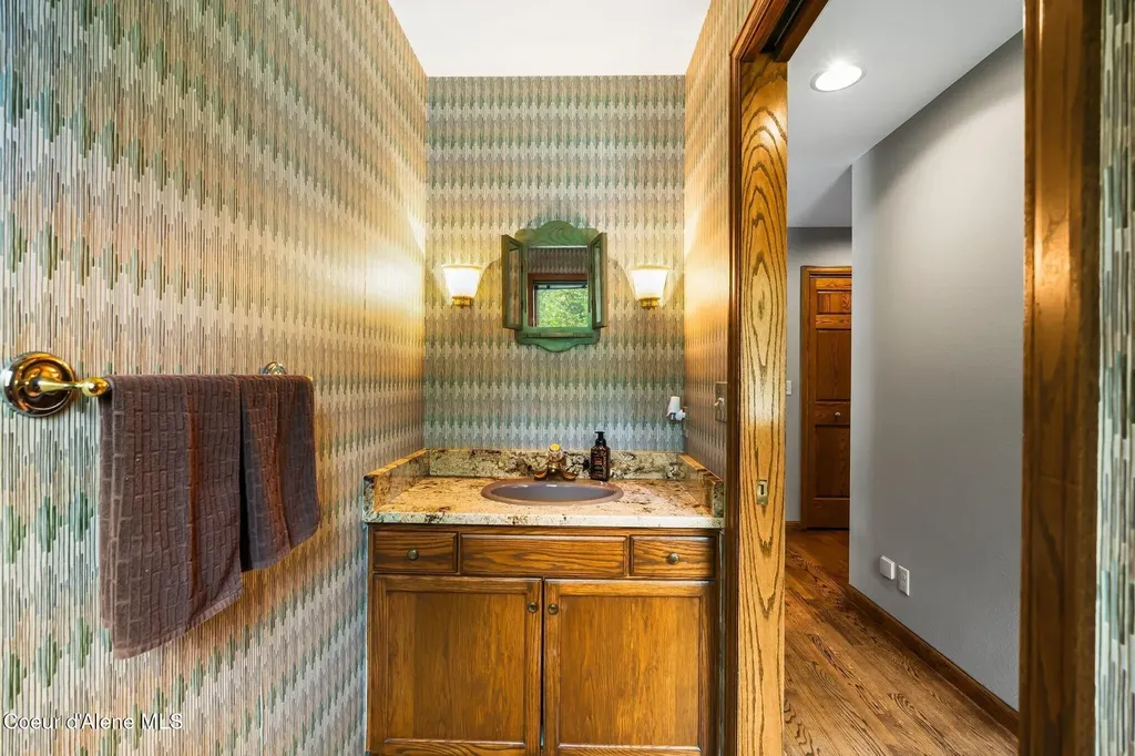 540 Ponder Pt Drive Sandpoint ID 83864