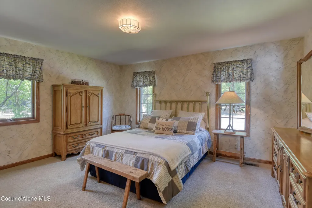 540 Ponder Point Drive Sandpoint ID 83864