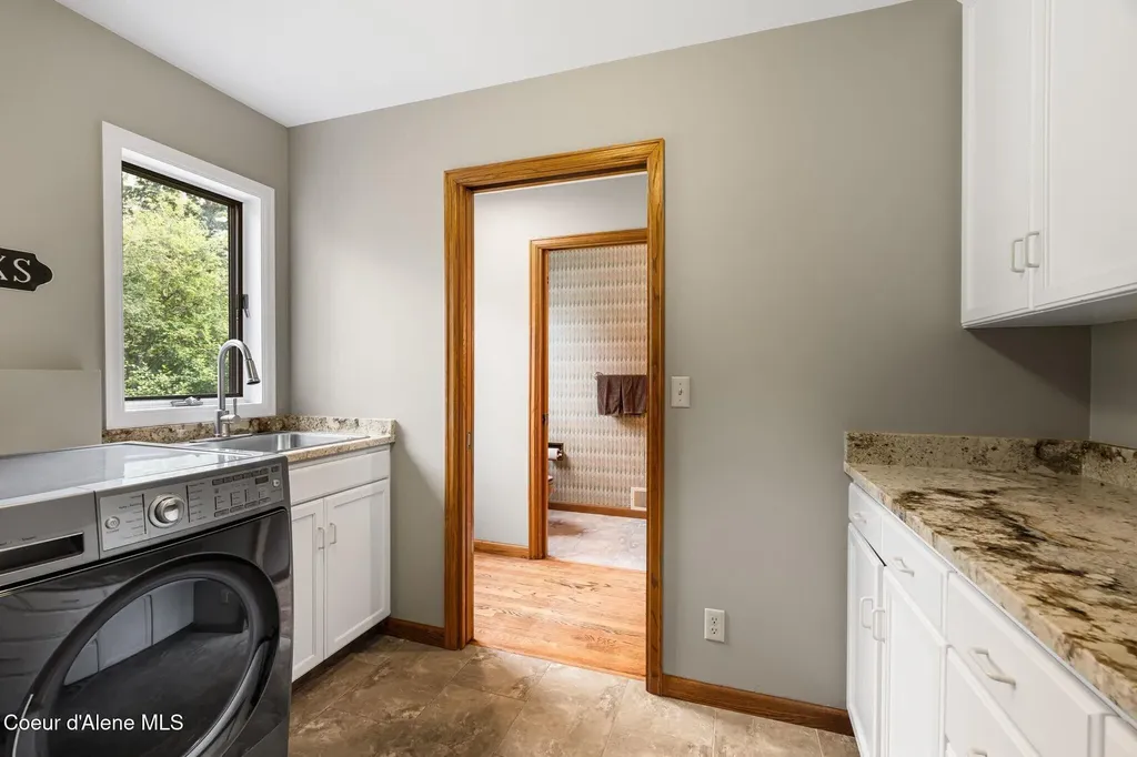 540 Ponder Pt Drive Sandpoint ID 83864