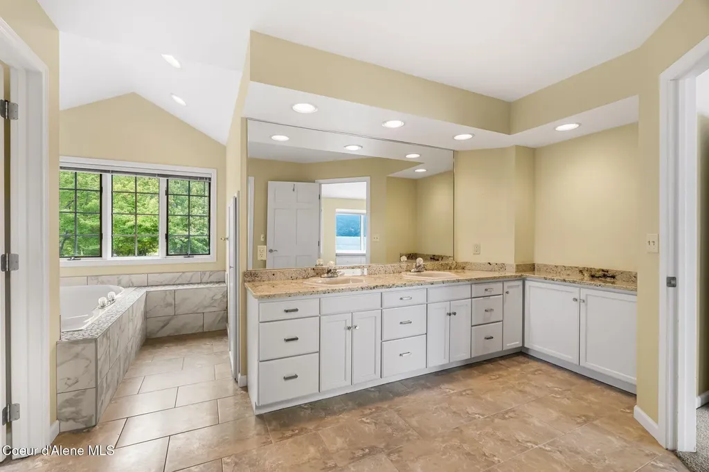 540 Ponder Pt Drive Sandpoint ID 83864