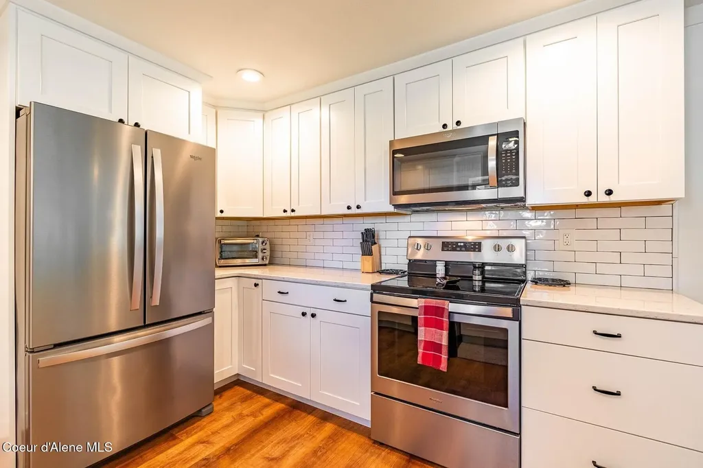 1041 Bottle Bay Road Sagle ID 83860