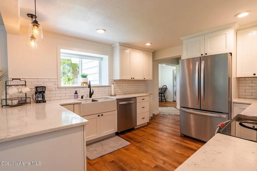 1041 Bottle Bay Road Sagle ID 83860