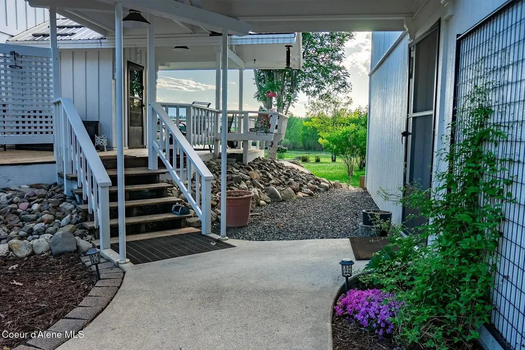 1041 Bottle Bay Road Sagle ID 83860