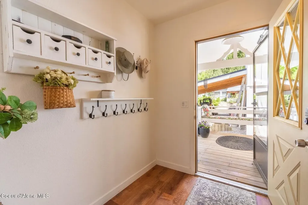 1041 Bottle Bay Road Sagle ID 83860