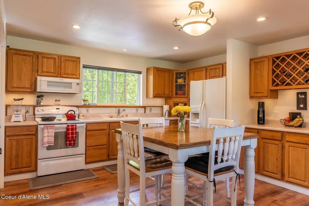 1041 Bottle Bay Road Sagle ID 83860