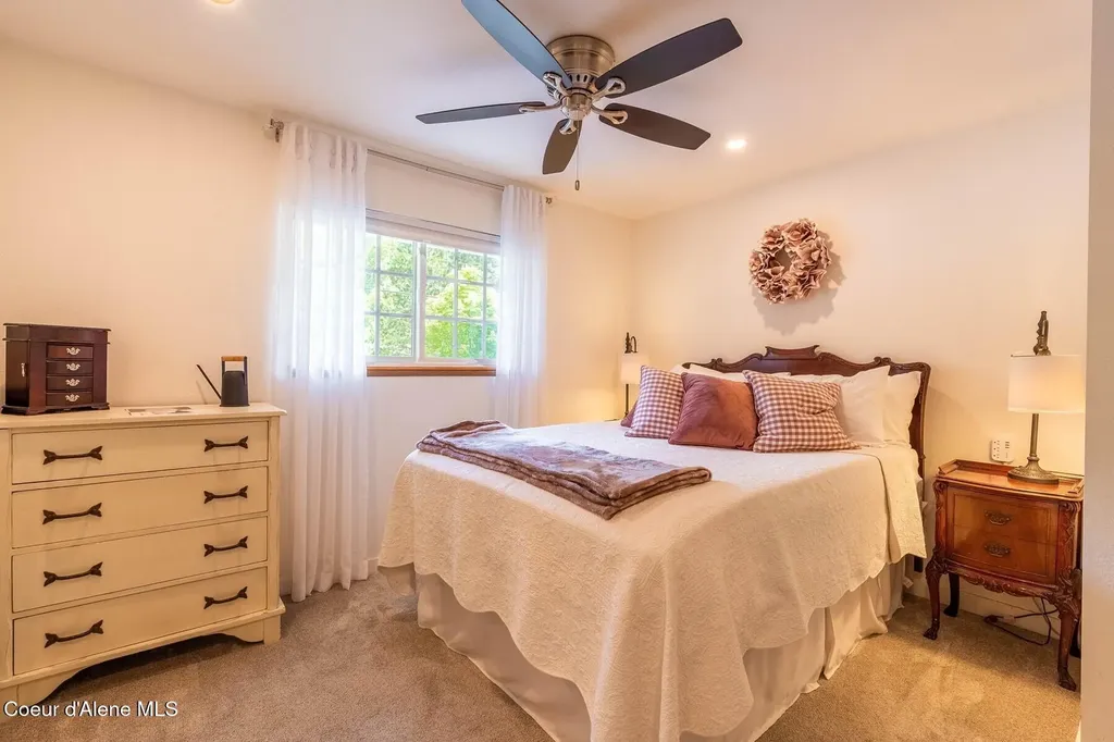1041 Bottle Bay Road Sagle ID 83860