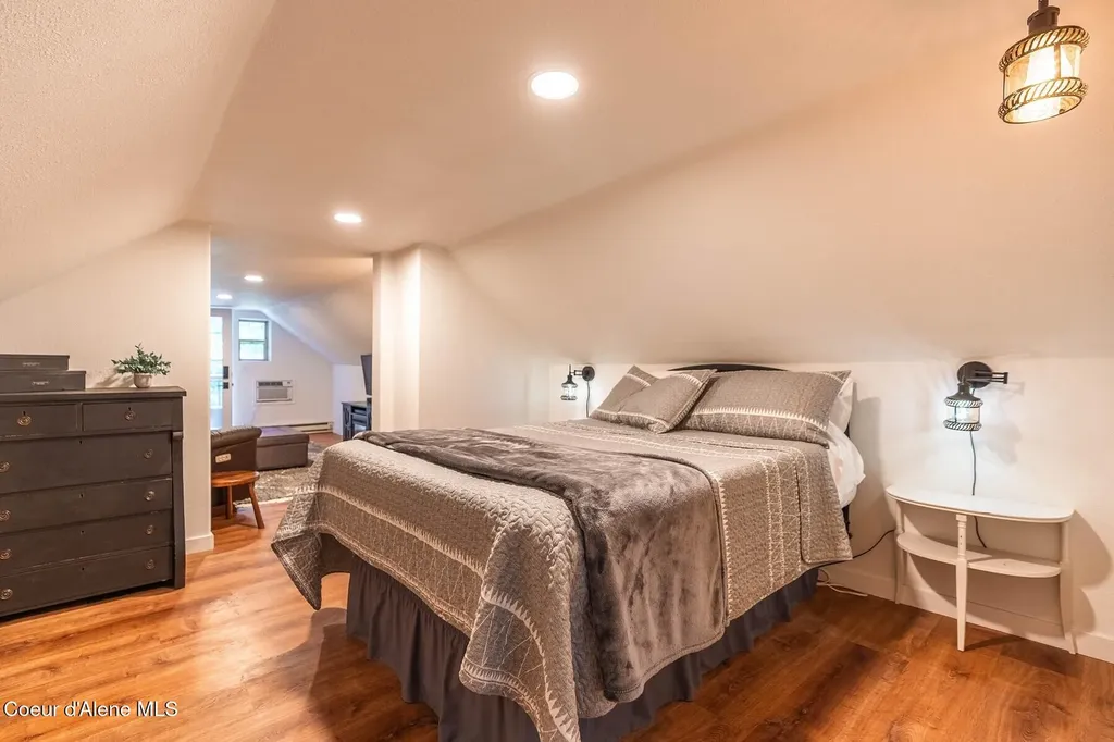1041 Bottle Bay Road Sagle ID 83860