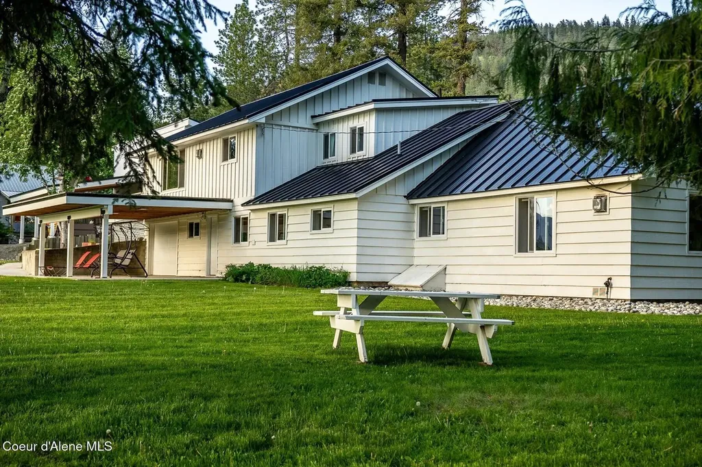 1041 Bottle Bay Road Sagle ID 83860