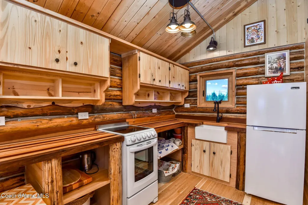 5939 E Burma Road Harrison ID 83833