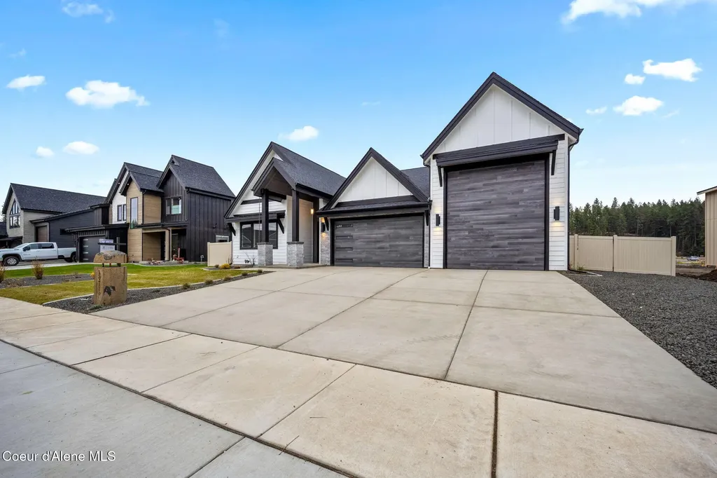 1215 E Sleeping Deer Avenue Hayden ID 83835
