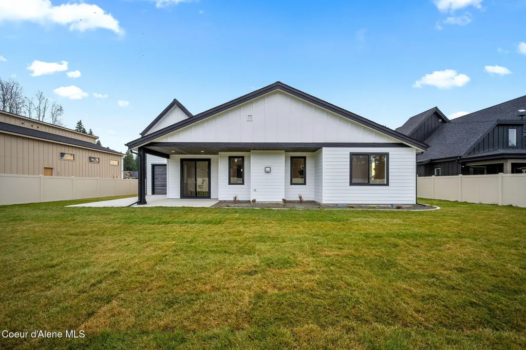 1215 E Sleeping Deer Avenue Hayden ID 83835