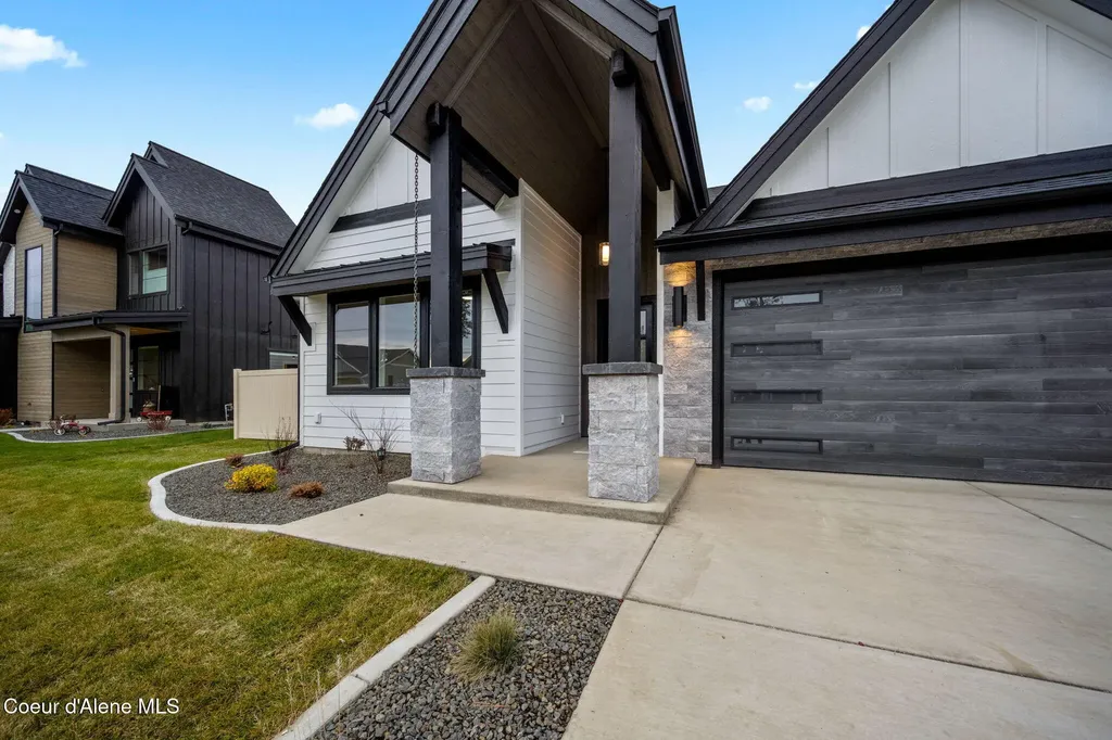 1215 E Sleeping Deer Avenue Hayden ID 83835