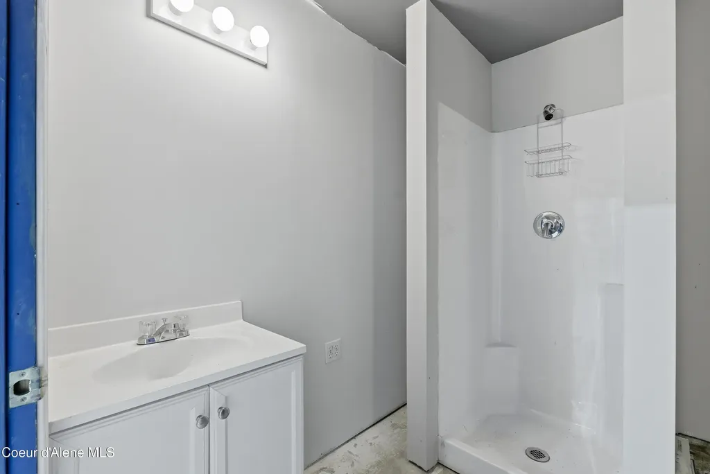 422 Roop Road Cocolalla ID 83813