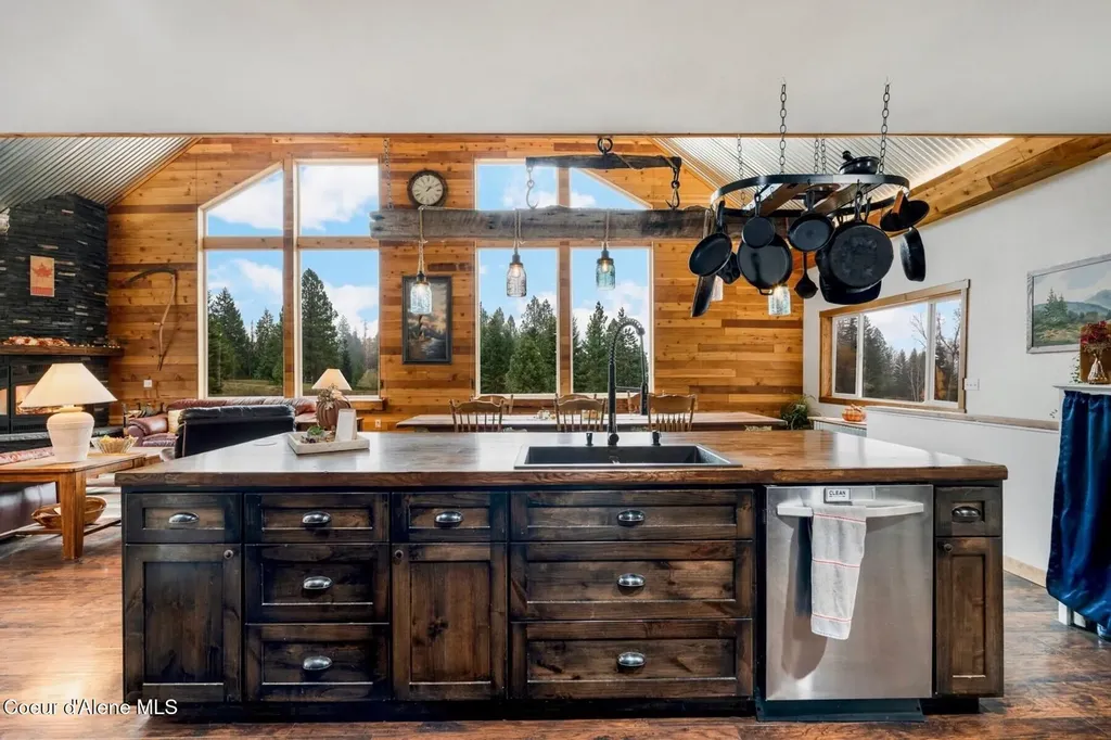 467 Manley Creek Road Laclede ID 83841