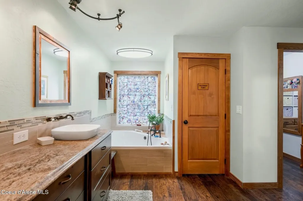 467 Manley Creek Road Laclede ID 83841