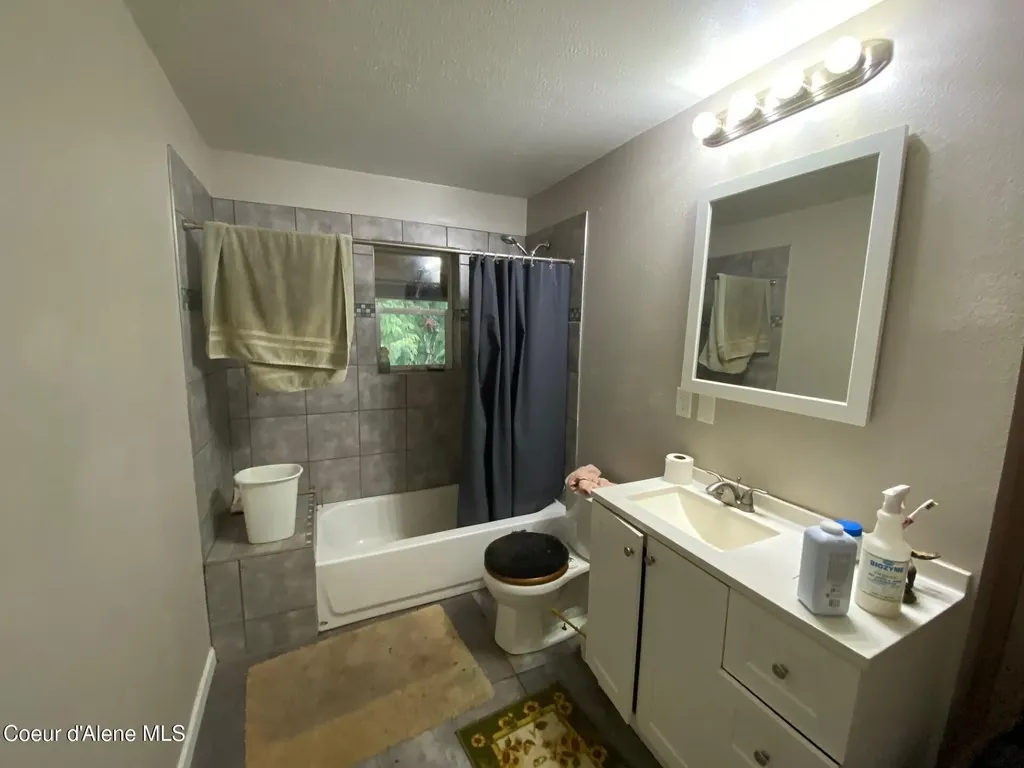 696 Raven Ridge Sandpoint ID 83864