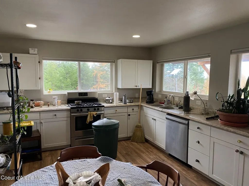 696 Raven Ridge Sandpoint ID 83864
