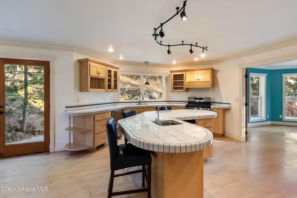 2383 Sunnyside Road Sandpoint ID 83864