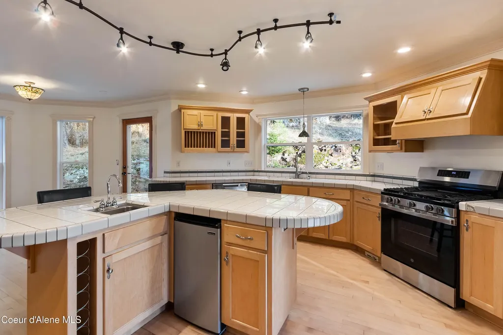 2383 Sunnyside Road Sandpoint ID 83864