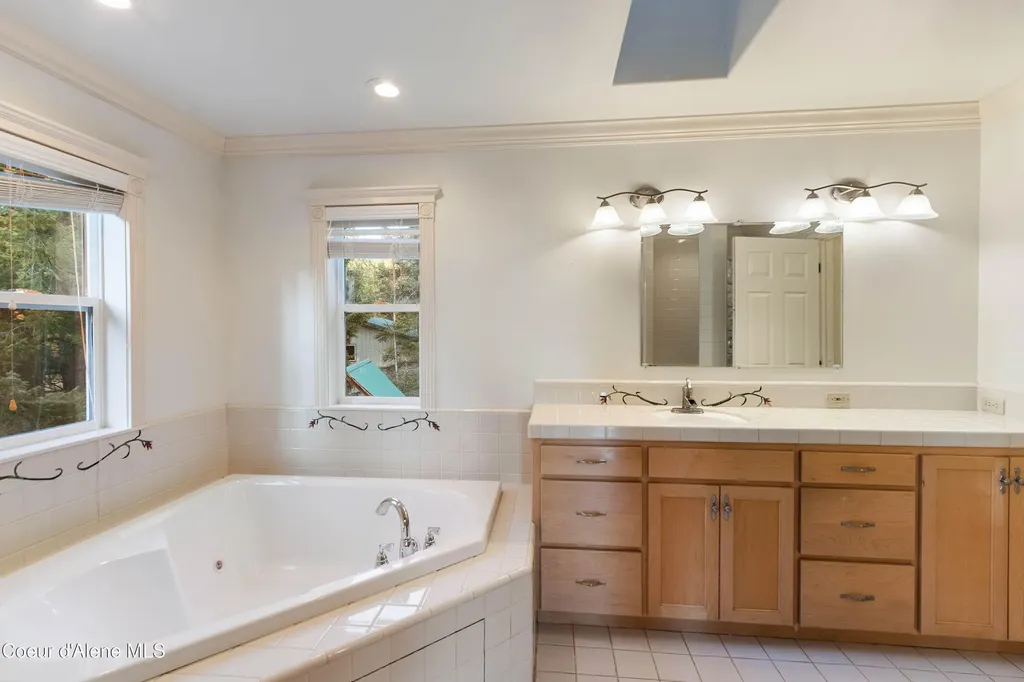2383 Sunnyside Road Sandpoint ID 83864