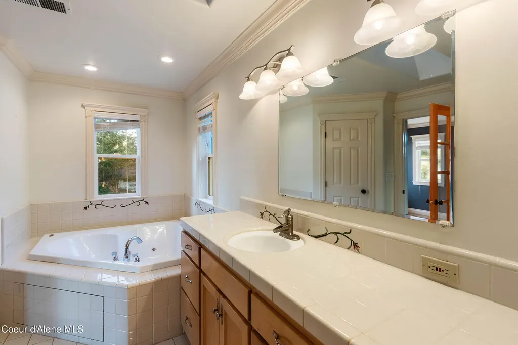 2383 Sunnyside Road Sandpoint ID 83864