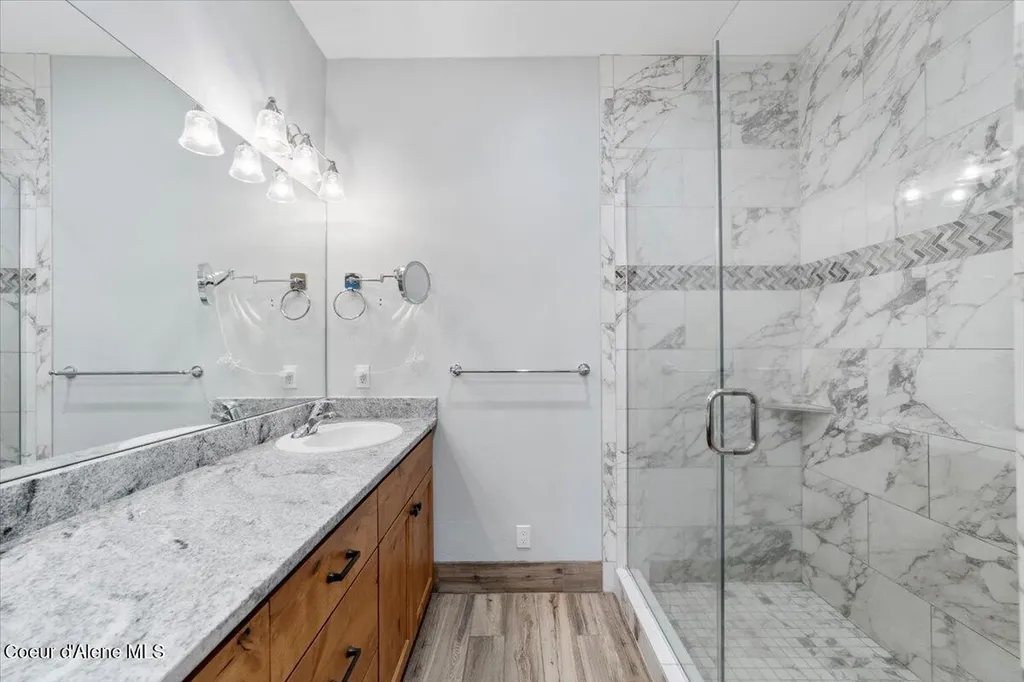 2380 Dufort Road Sagle ID 83860