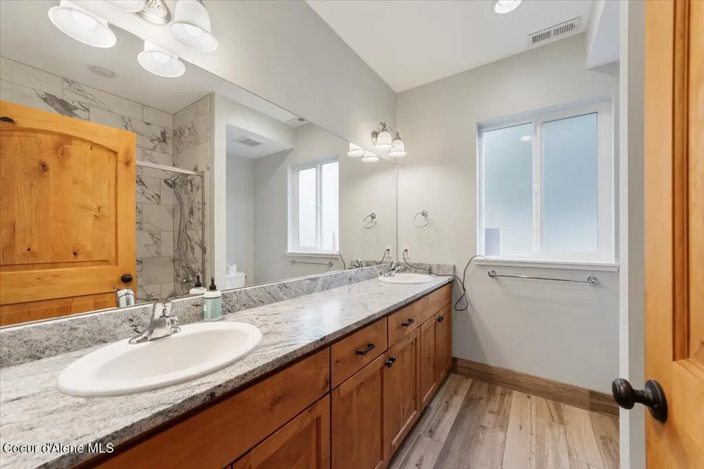 2380 Dufort Road Sagle ID 83860
