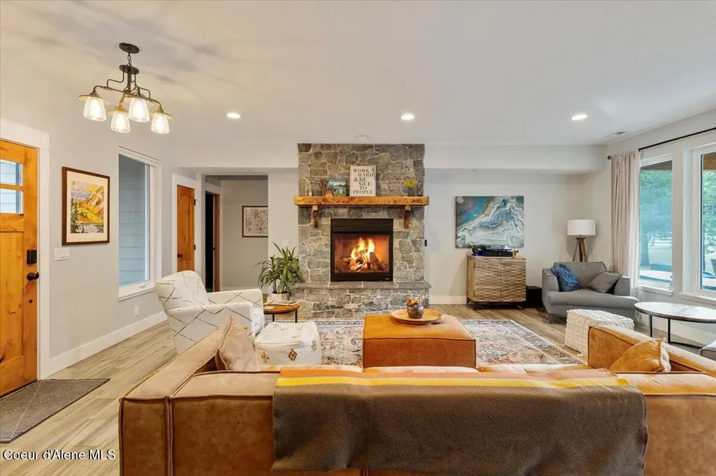 2380 Dufort Road Sagle ID 83860