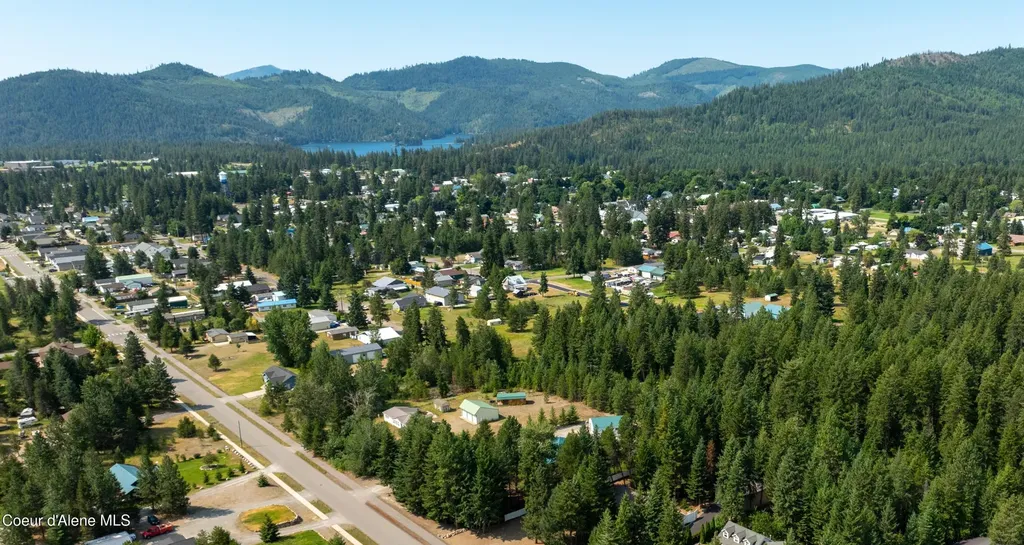 32530 N 8th Avenue Spirit Lake ID 83869