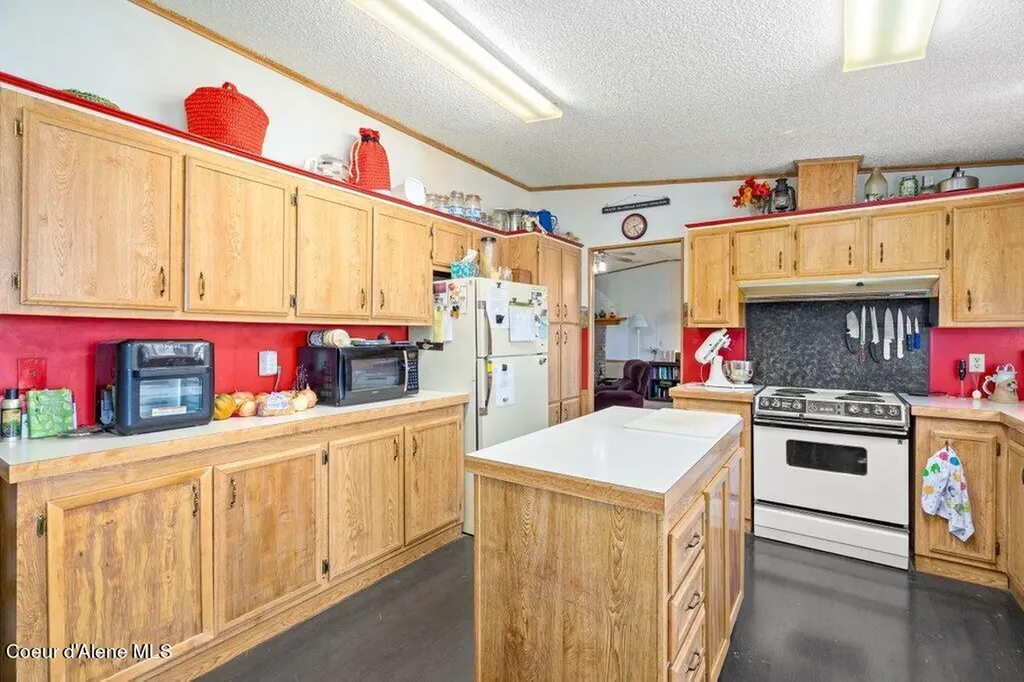 3520 West Cranston Avenue Hayden ID 83835
