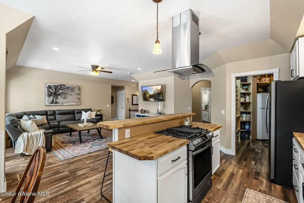 162 S Cedar View Estates Road Blanchard ID 83804