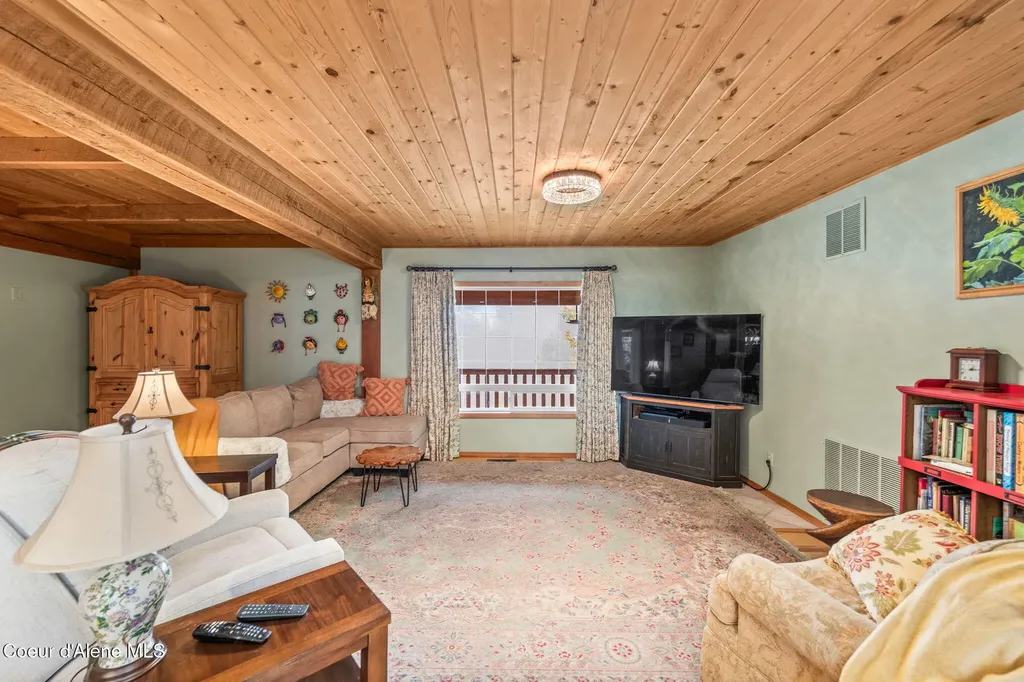 6584 E Burma Road Harrison ID 83833