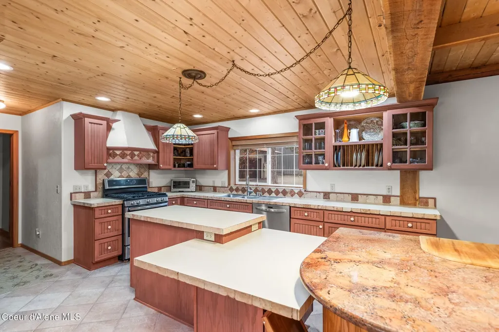 6584 E Burma Road Harrison ID 83833