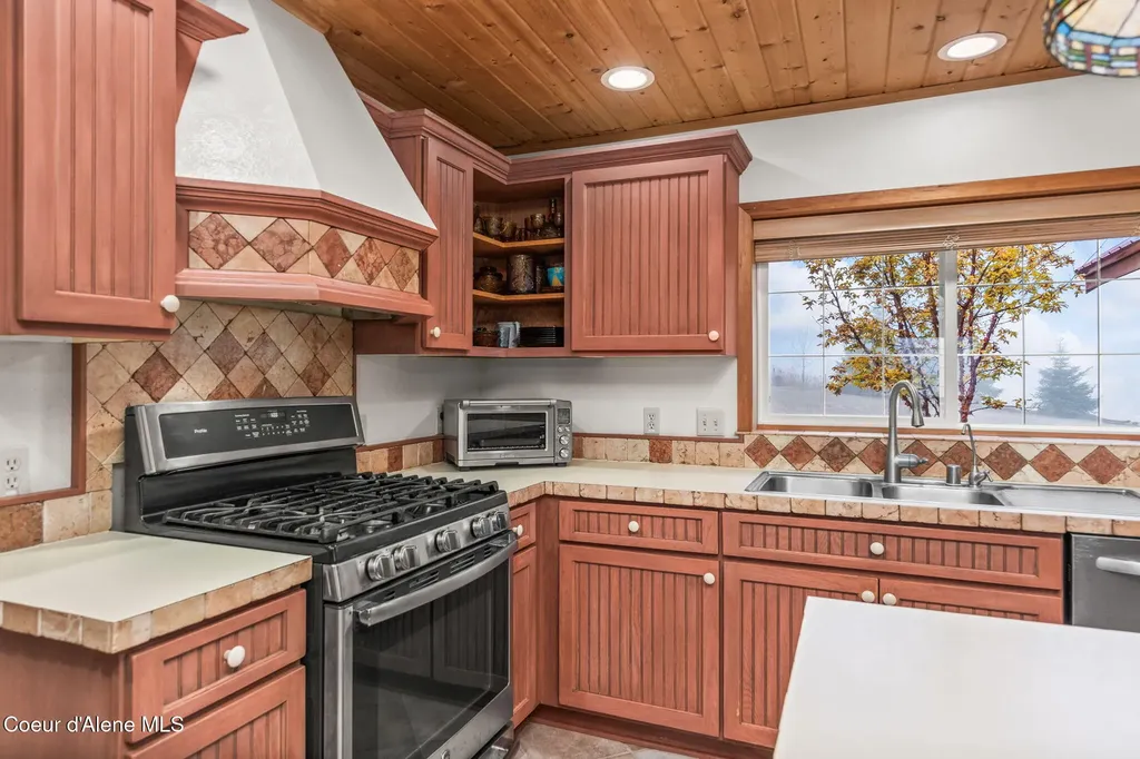 6584 E Burma Road Harrison ID 83833