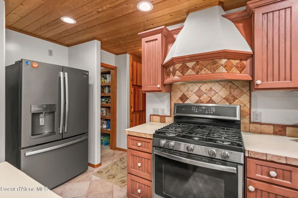 6584 E Burma Road Harrison ID 83833