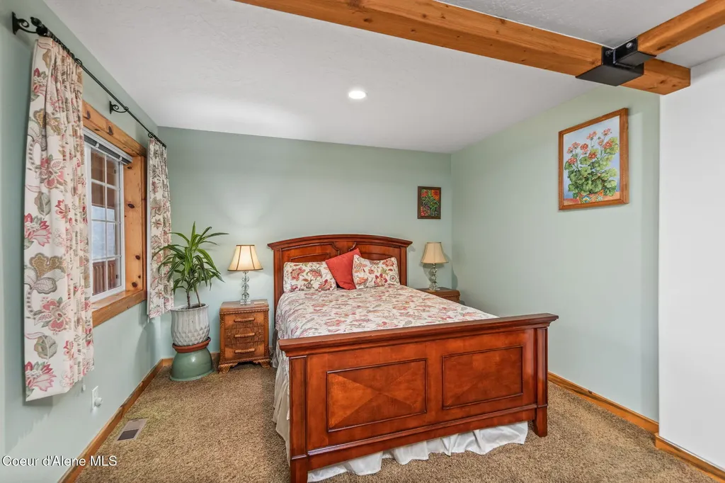 6584 E Burma Road Harrison ID 83833