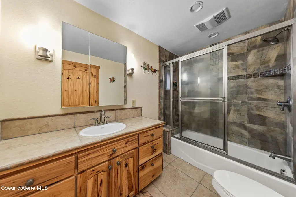 6584 E Burma Road Harrison ID 83833