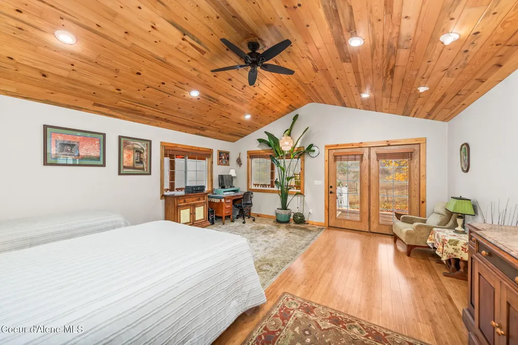 6584 E Burma Road Harrison ID 83833