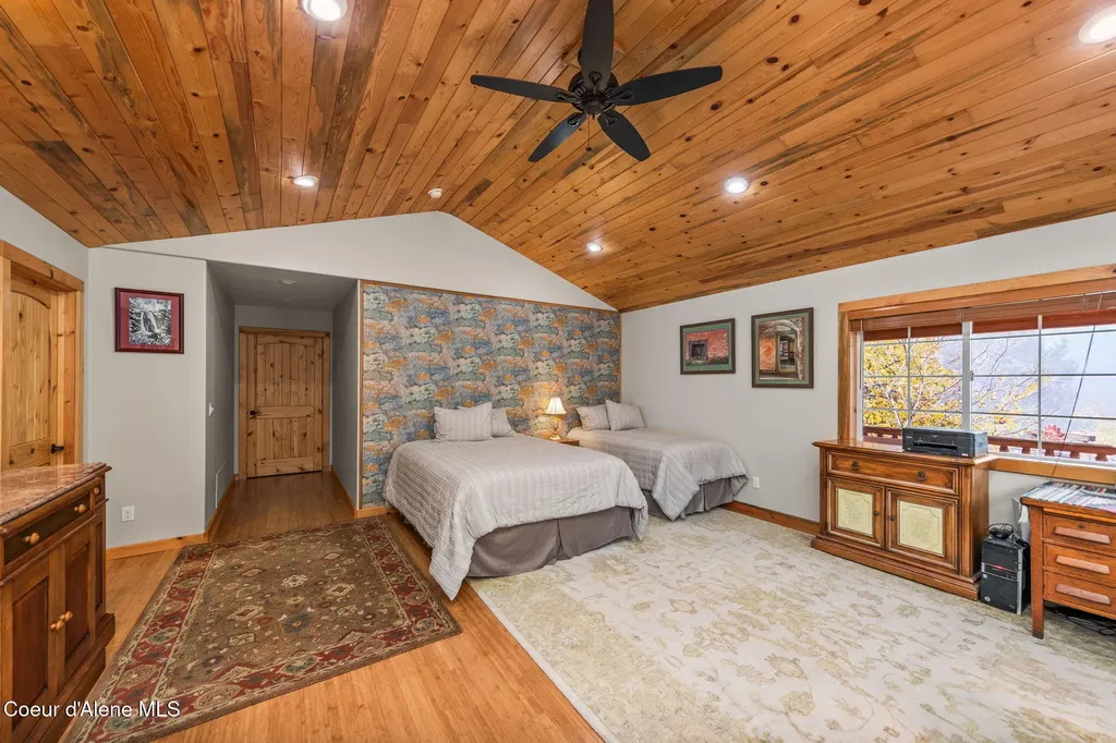 6584 E Burma Road Harrison ID 83833